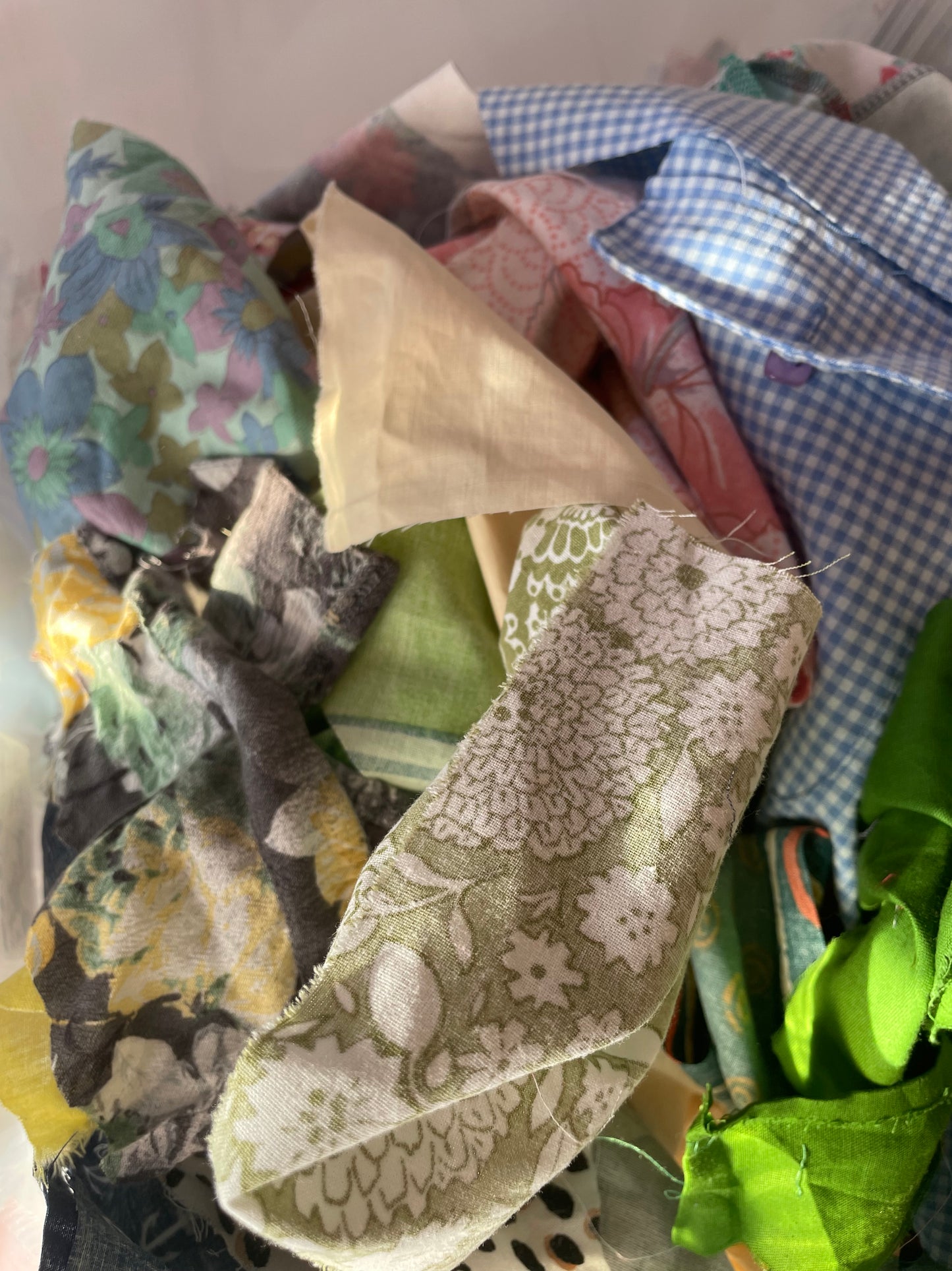 1KG Mixed Fabric Scrap Bag