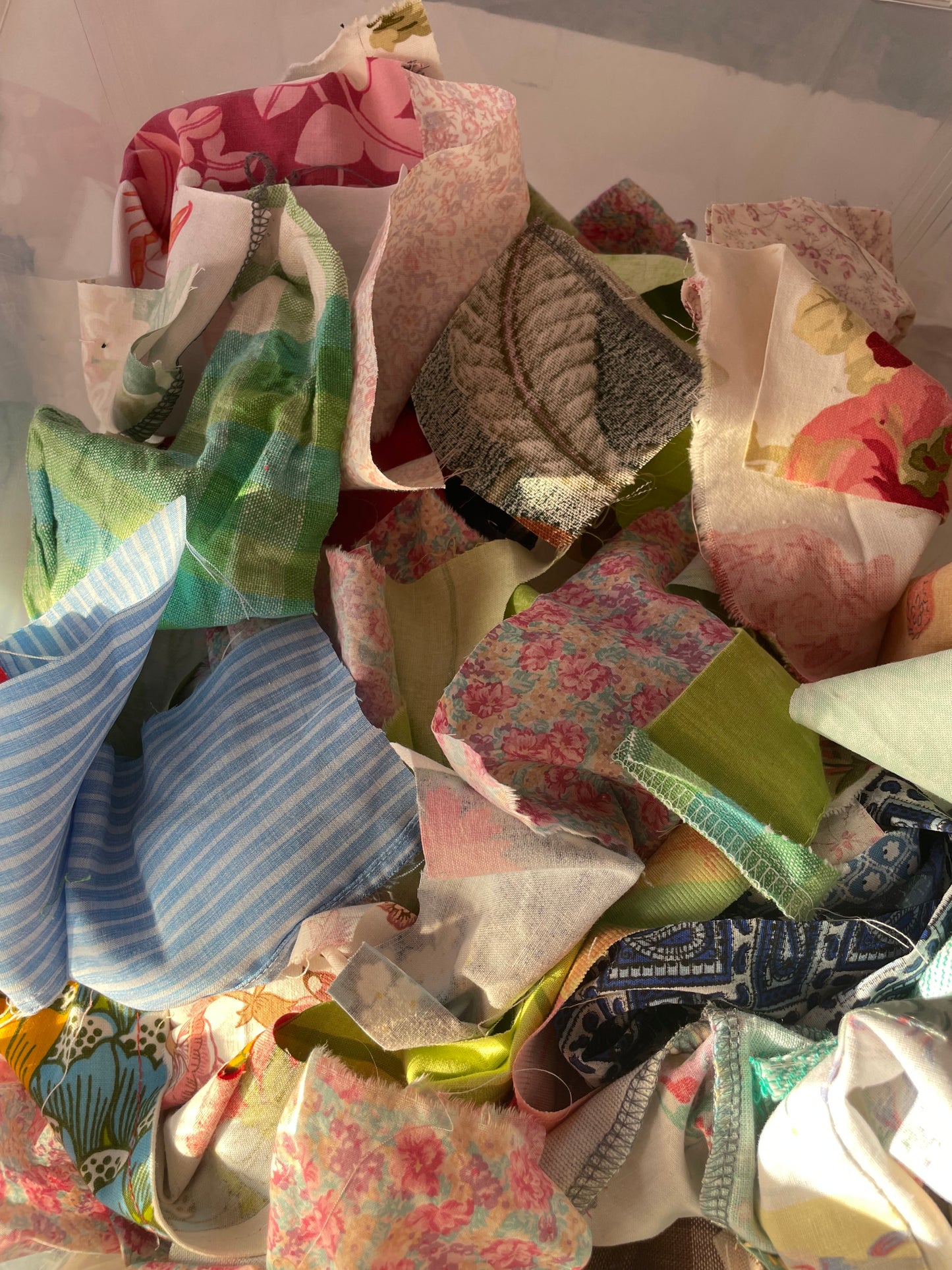 1KG Mixed Fabric Scrap Bag